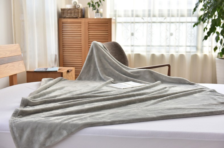 良品外貿同款保暖纖維厚毛毯法蘭絨珊瑚絨抗靜電純色加厚毛毯